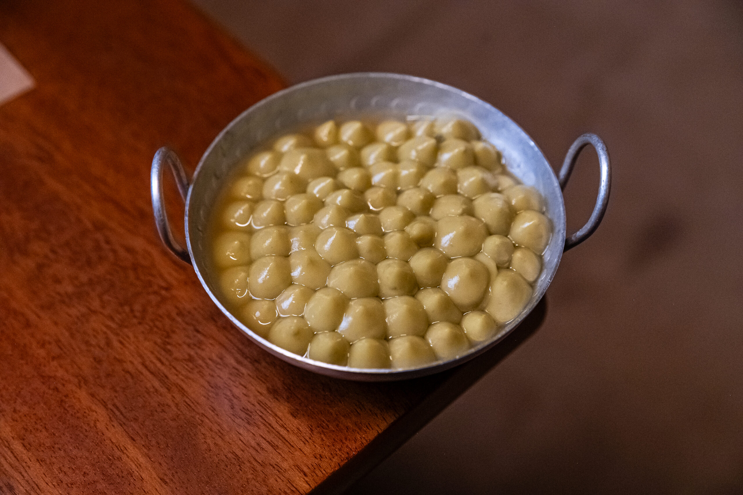 Jacaré com creme de abacate e mamão verde