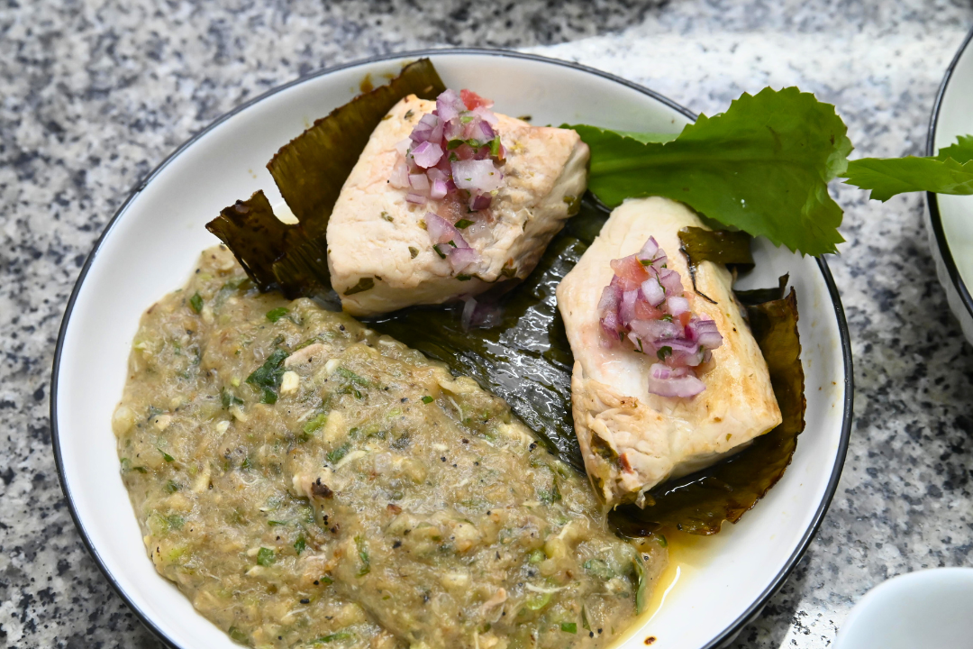 Poqueca de tambaqui com pirão de piracuí e vinagrete